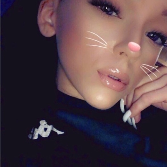 Meet your Posher, Jennifer - Picture 1 of 1